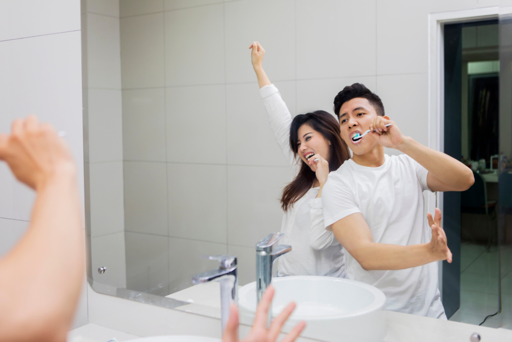 Image,Of,Cheerful,Asian,Couple,Brushing,Teeth,In,The,Bathroom